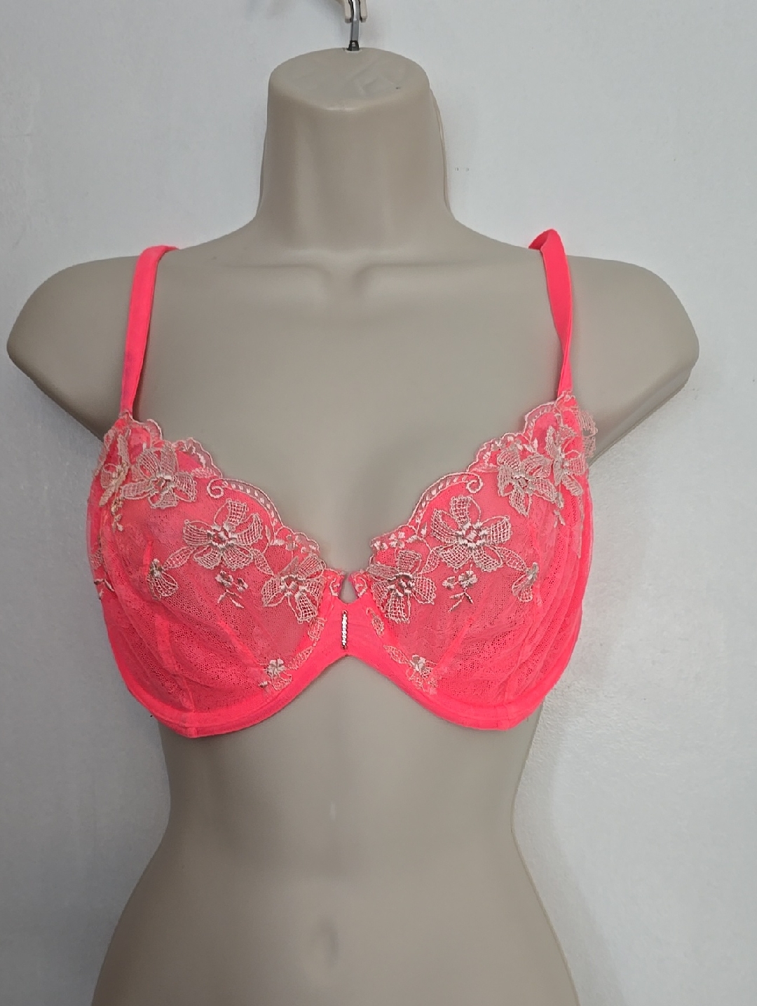 Victoria's Secret Coral Lace Underwire Bra With Floral Embroidery 34dd Nwot